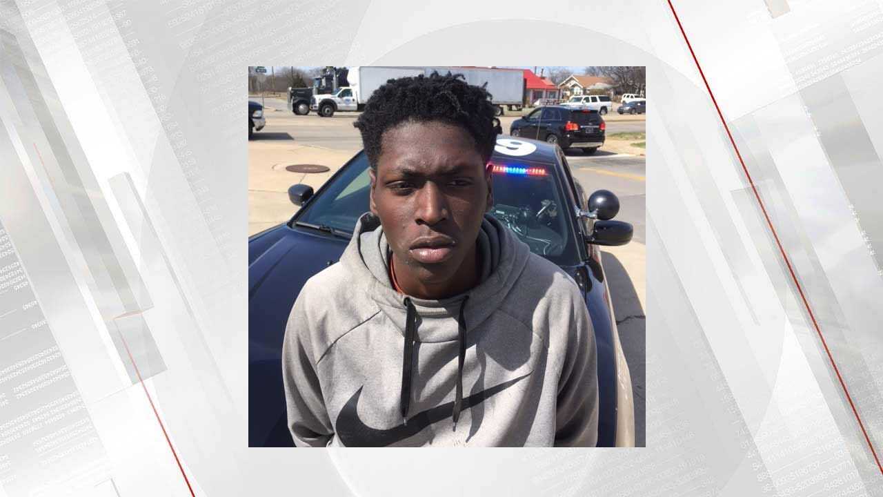 Okmulgee County Deputies Looking For Armed Robbery Suspect