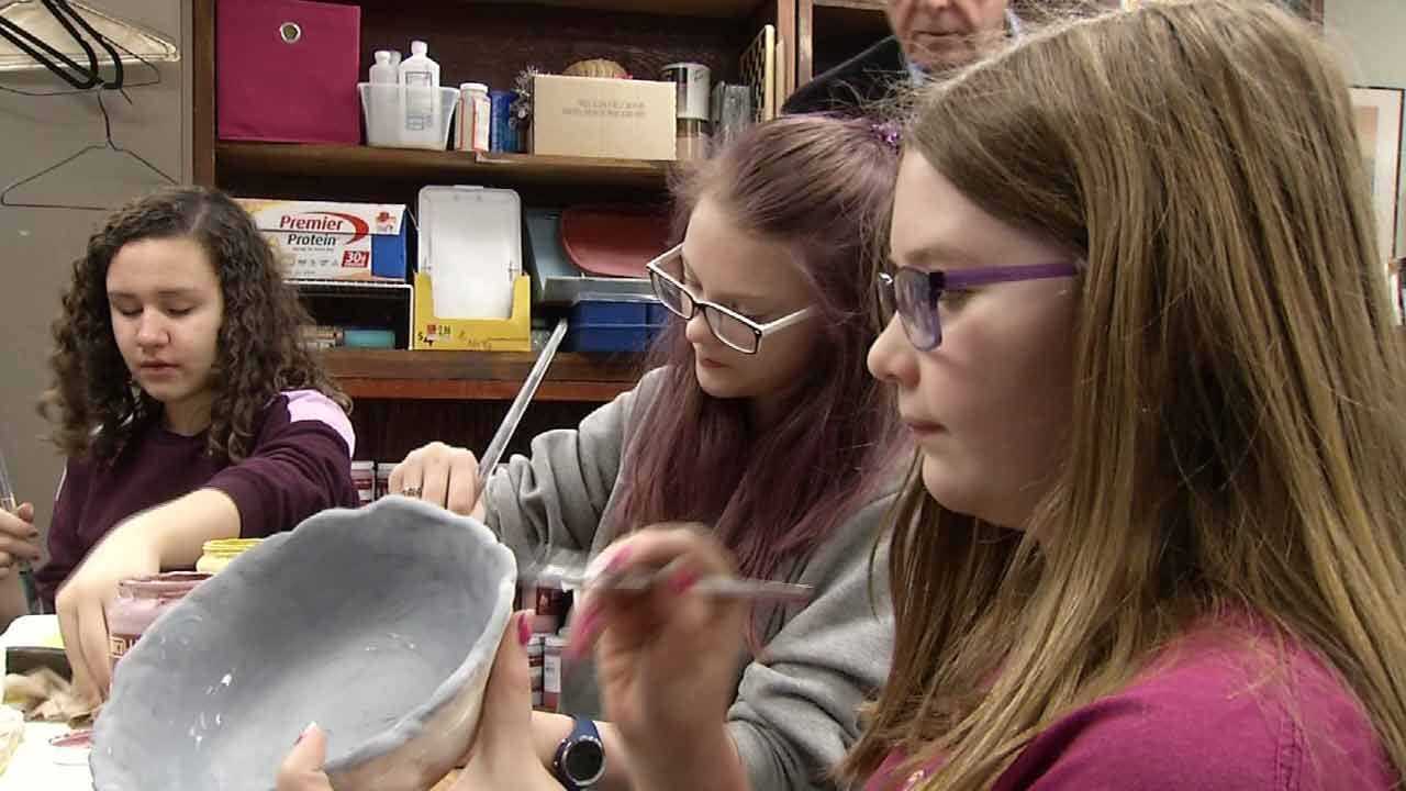 Glenpool Art Students Fight Hunger In Community With 'Empty Bowls'
