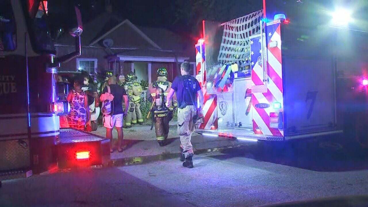 Oklahoma City Firefighters Investigate 2 Overnight Fires