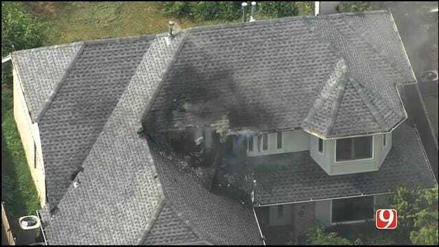 WEB EXTRA: Bob Mills SkyNews 9 HD Flies Over SW OKC House Fire