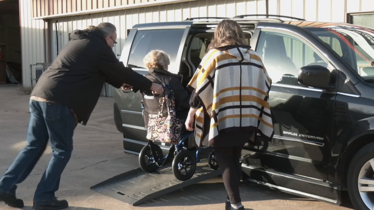 Tulsa Mechanic Gifts Wheelchair-Accessible Van To Family In Need
