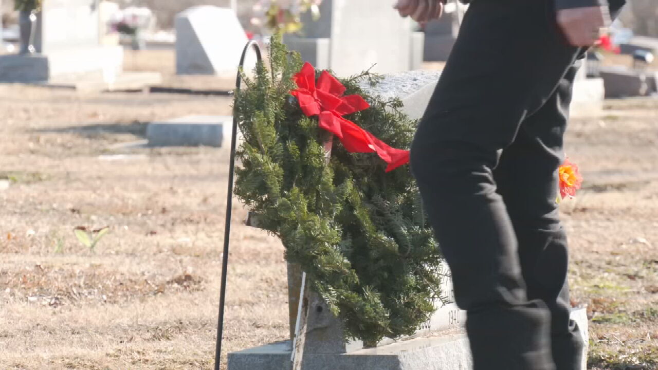 Blue Star Mothers Of Rogers County Host National Wreaths Across America Ceremony