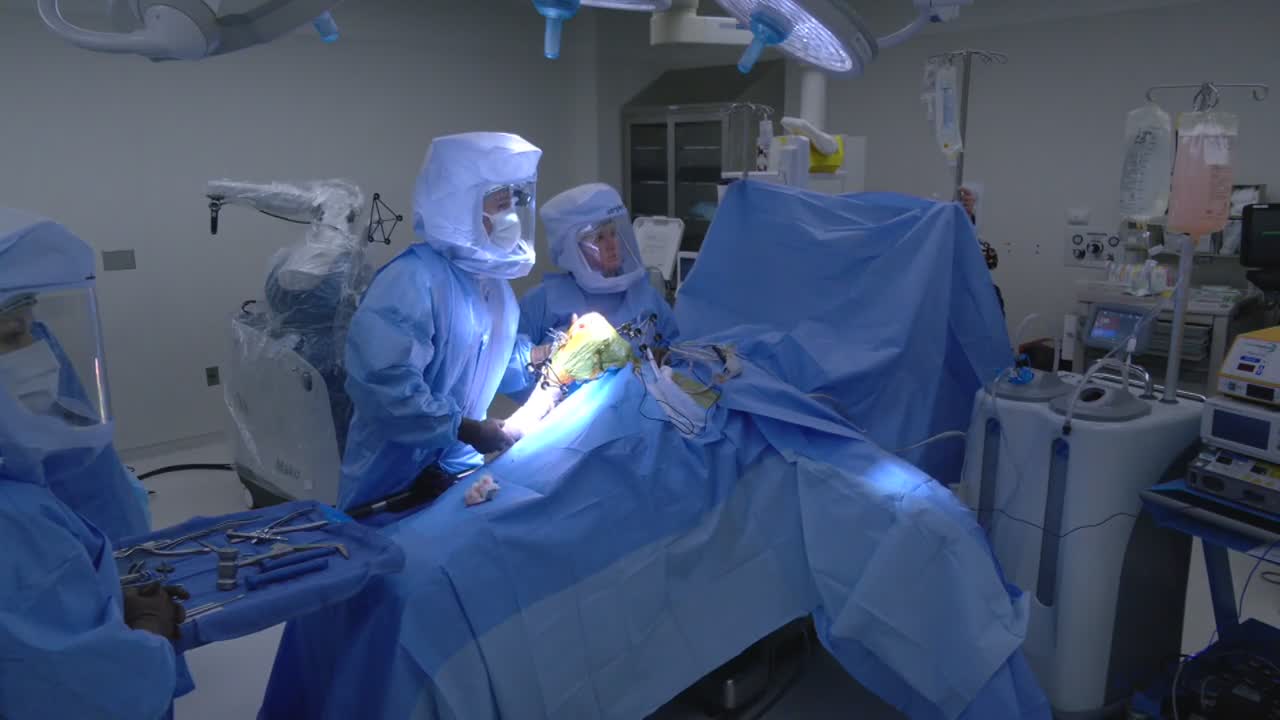 OKC Surgeon Completes 1,000 Surgeries With Robotic Arm 