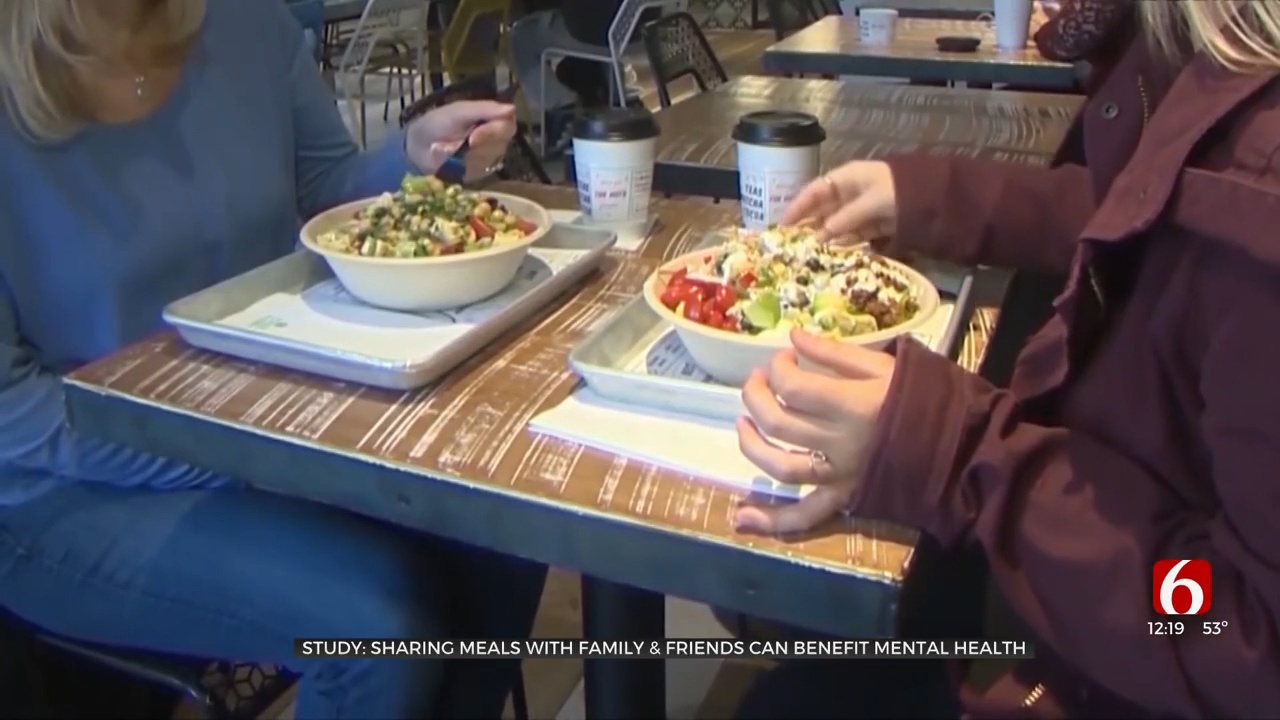 Study: Sharing Meals With Family, Friends Can Benefit Mental Health