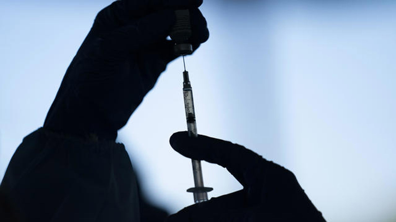 U.S. Regulators Give Full Approval To Pfizer's COVID-19 Vaccine