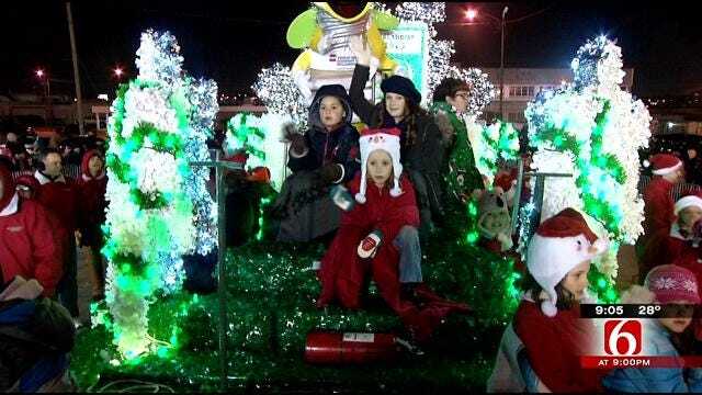 Large Turnout For 2013 Tulsa Parade Of Lights