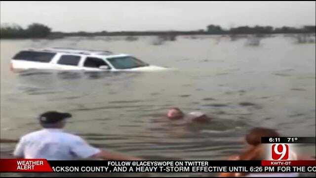 Oklahoma Couple Rescues Louisiana Man From Sinking SUV