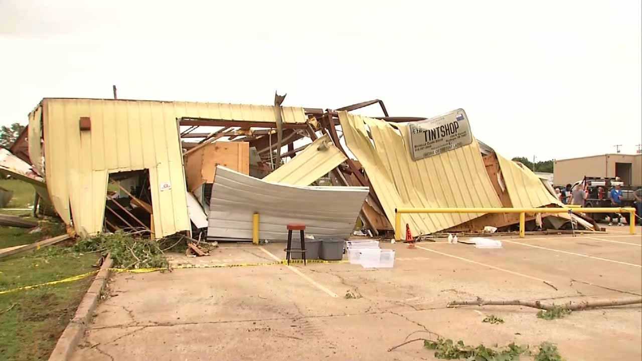 Strong Winds Knock Over Muskogee Business