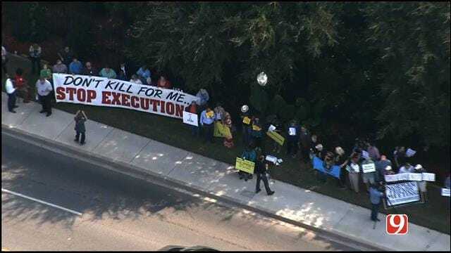 WEB EXTRA: SkyNews 9 Flies Over Glossip Execution Protest Outside Governor's Mansion