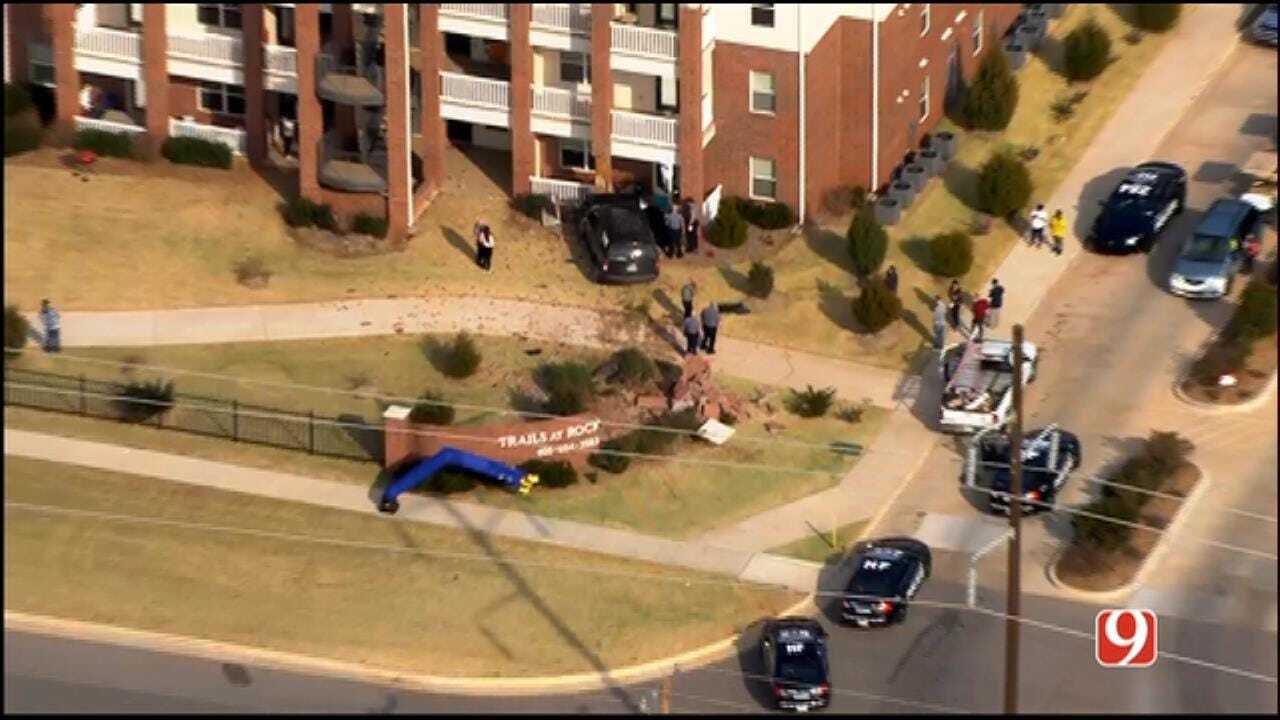 WEB EXTRA: SkyNews 9 Flies Over Pursuit, Wreck In NW OKC