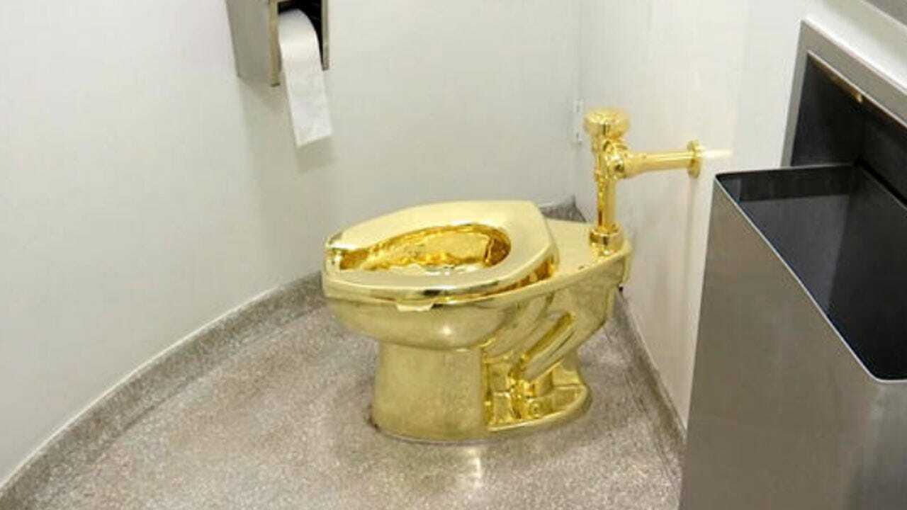 $1.25 Million Solid Gold Toilet Stolen From Winston Churchill's Birthplace