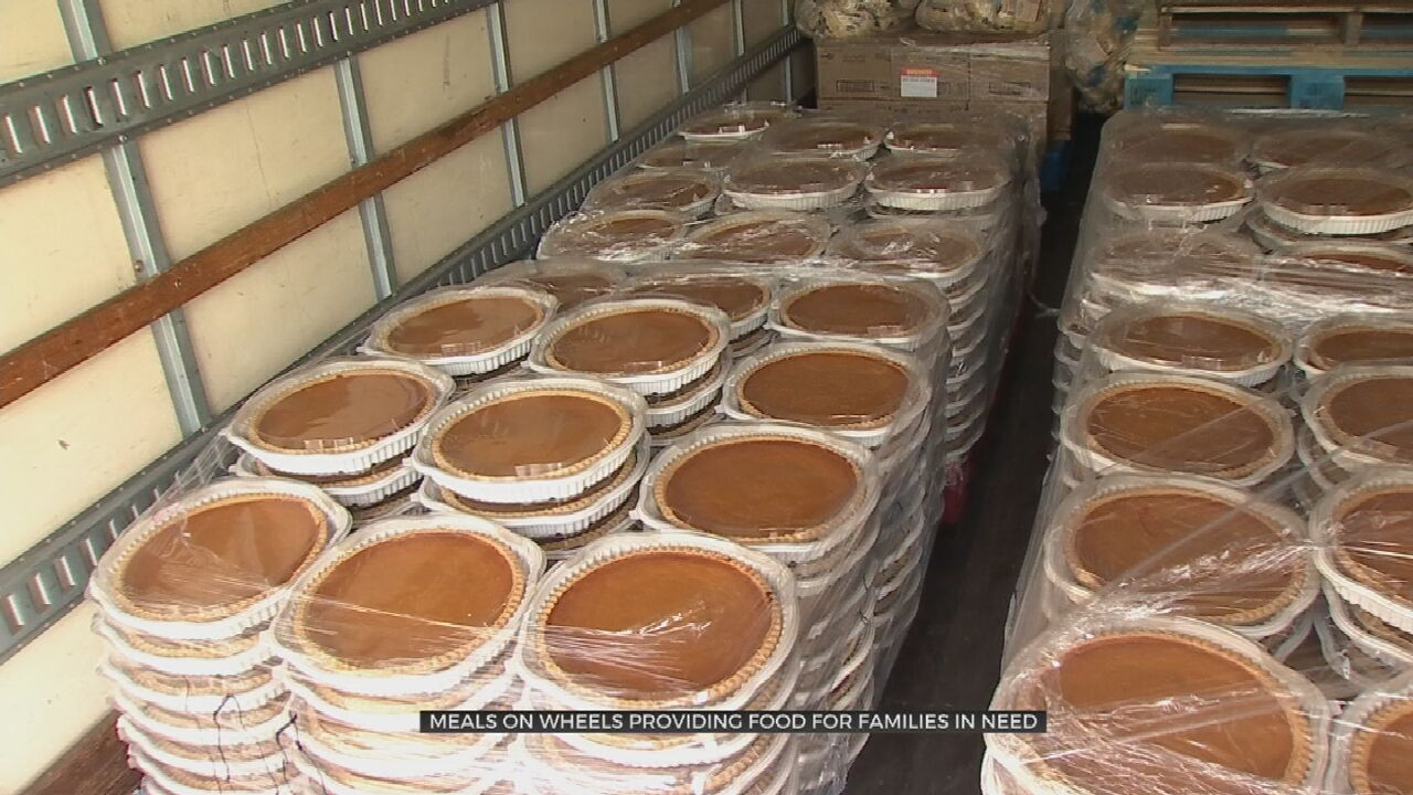 Meals On Wheels Giving Out Thanksgiving Meals To Families In Need 