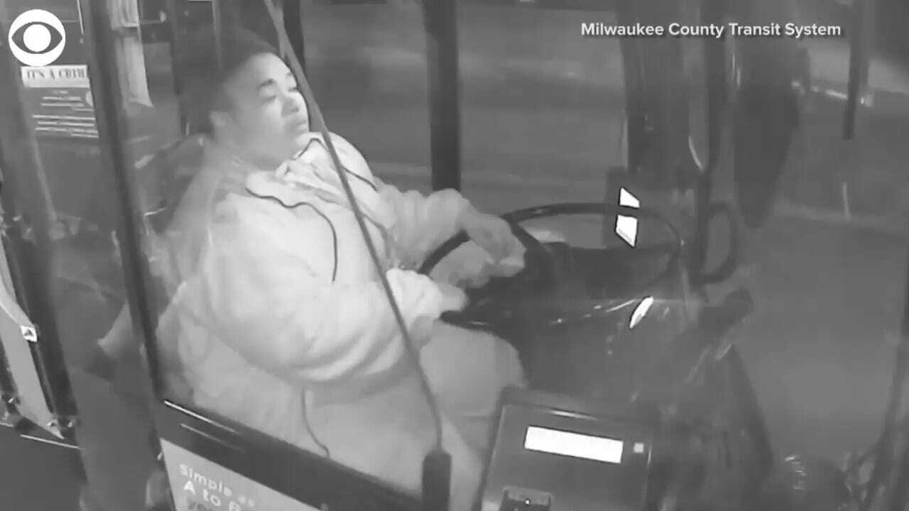 MUST SEE: Bus Driver Alerts Residents To Fire