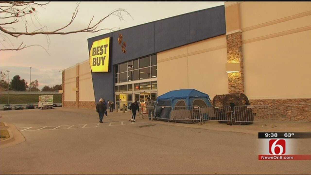 Tulsa Shoppers Come Prepared For Black Friday Campout