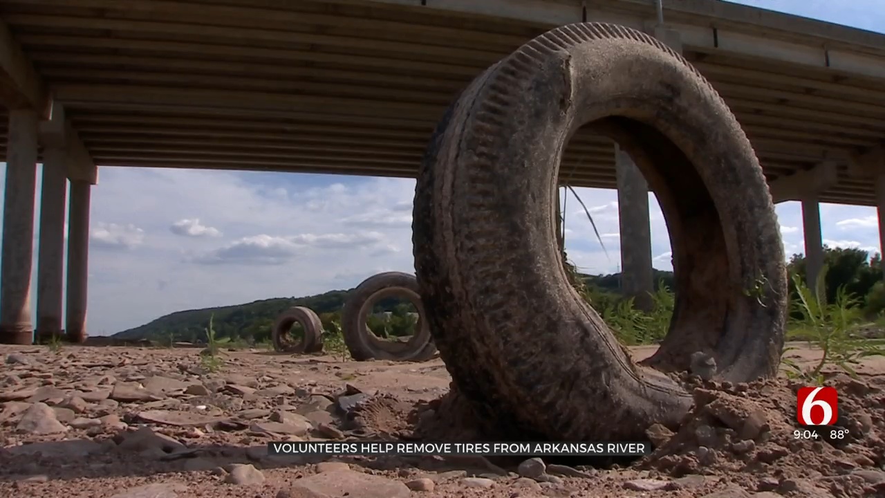 Volunteers Help Remove Tires From Arkansas River