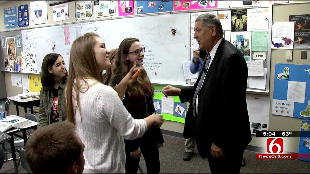 Students Give Standing Ovation To Retiring Tulsa School Superintendent