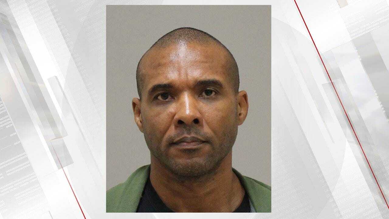 Texas Sheriff: MMA Fighter Facing 'Pending Murder Charges' Escapes