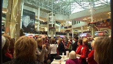Flash Mob Sings Hallelujah At Quail Springs Mall