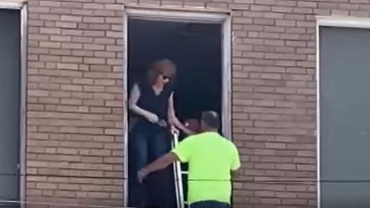 Firefighters Rescue Oklahoma's Own Reba McEntire After Stairwell Collapses