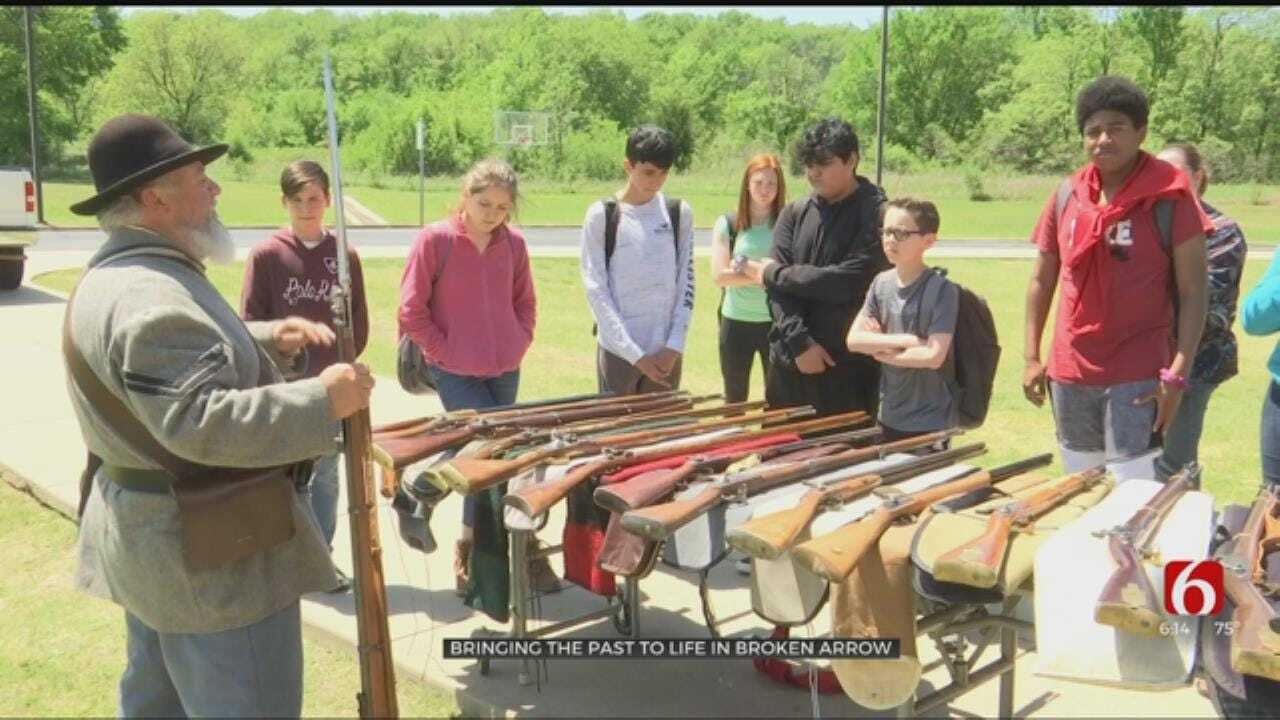 Civil War Reenactors Teach Broken Arrow Students - With A Boom