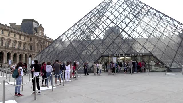 WATCH: People Line Up To Visit The Louvre After Being Closed During The Pandemic