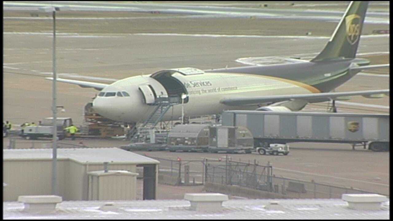 WEB EXTRA: Workers Unloading UPS Jet At Tulsa International Airport
