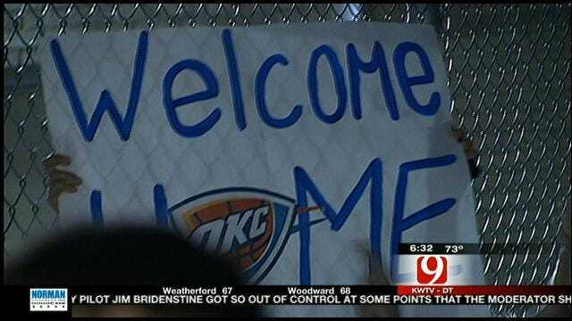 Thunder Fans Stay Up Late To Greet Team At OKC Airport