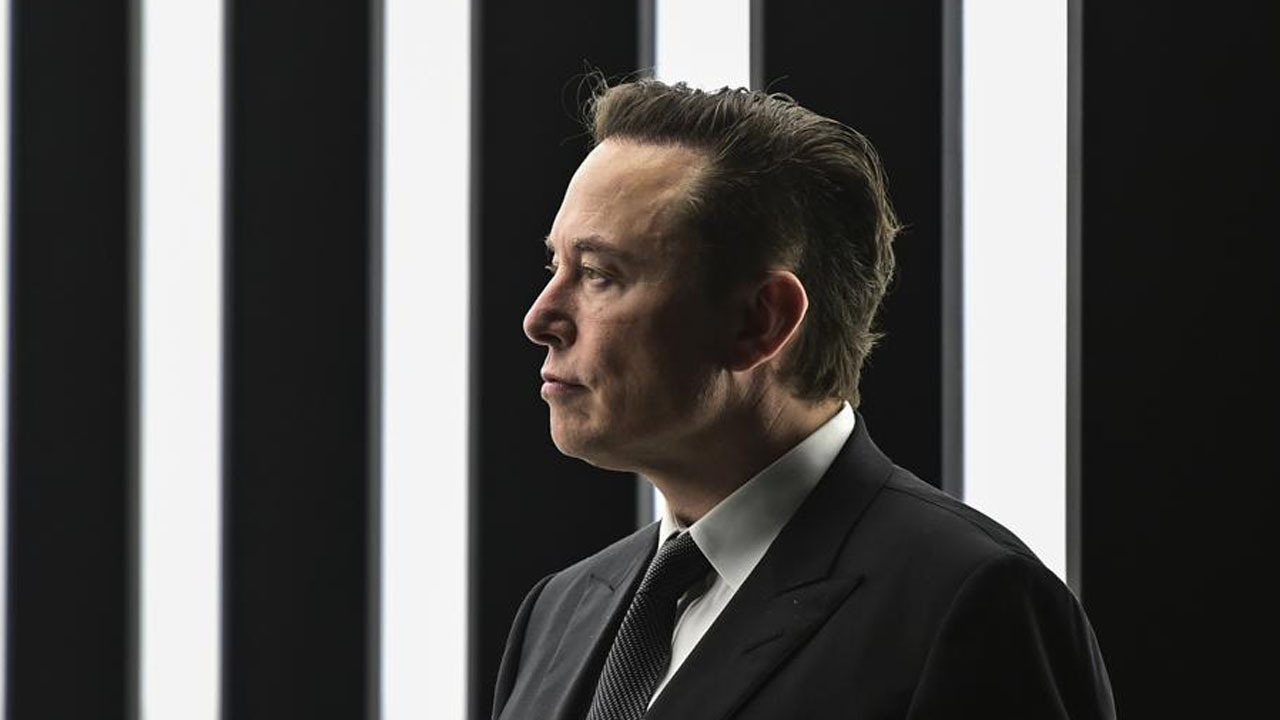 Elon Musk Takes Over Twitter, Fires Top Executives