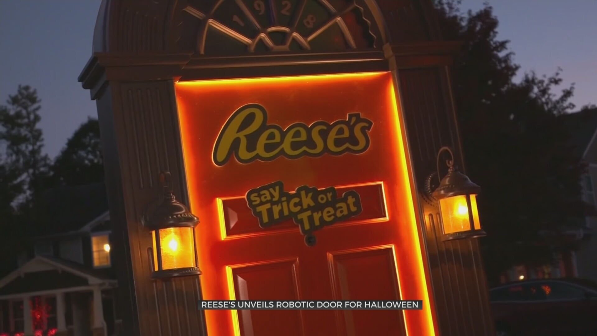 Reese’s Unveils Robotic Trick-Or-Treat Door For Halloween 