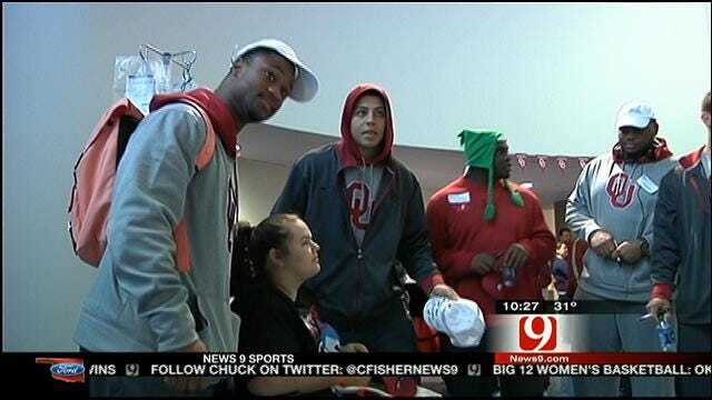Sooners Spend Time At Children's Hospital