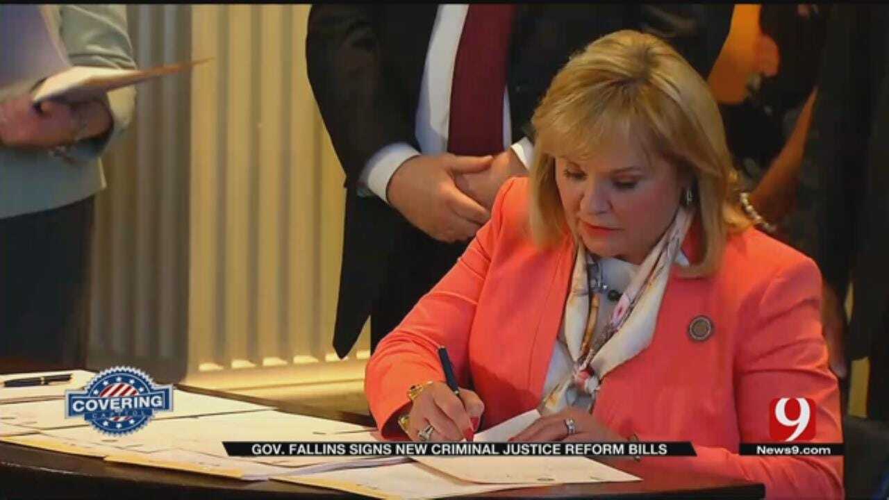 Oklahoma Governor Signs Bills To Reduce Prison Population