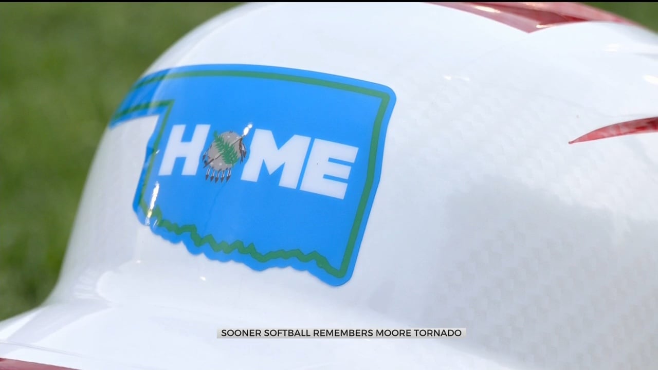 OU Softball Team Honors Moore Tornado Victims During Game Against Hofstra