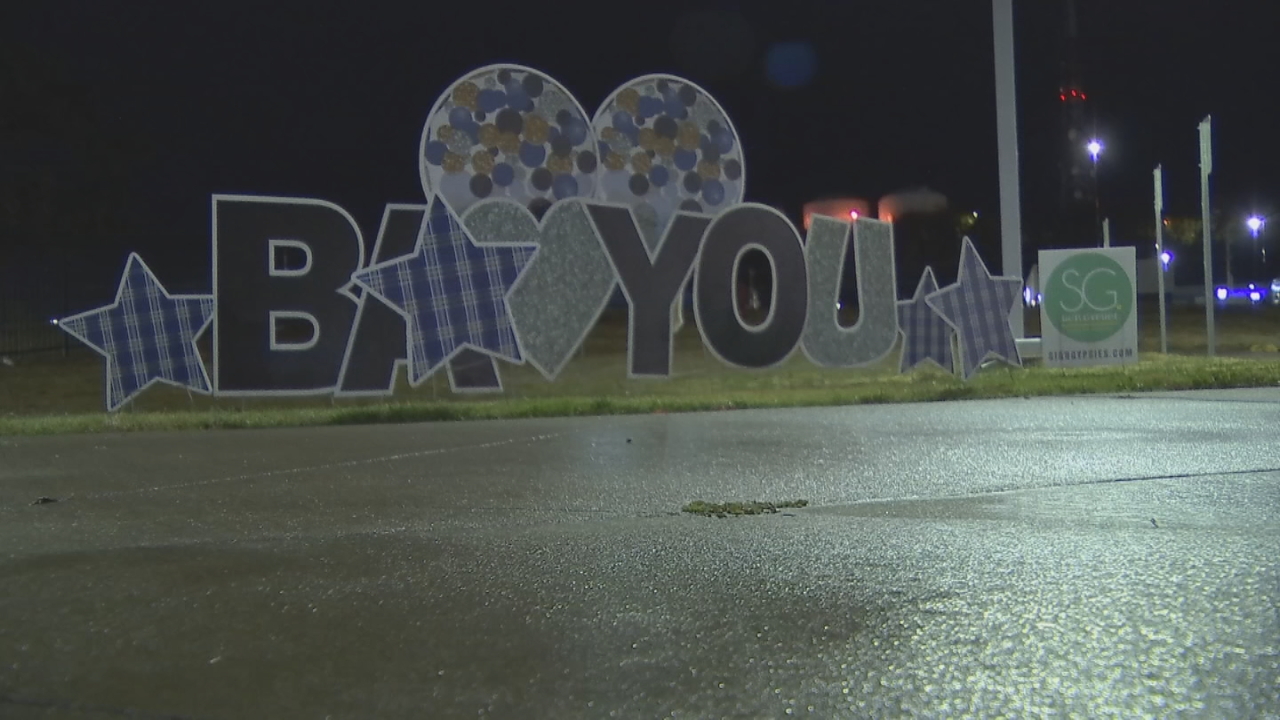 Broken Arrow Family Shows Support To First Responders