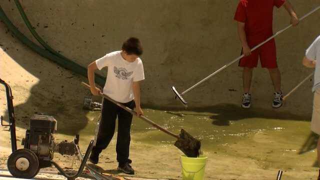 Volunteers Spruce Up Tulsa Community Pool Before Summer