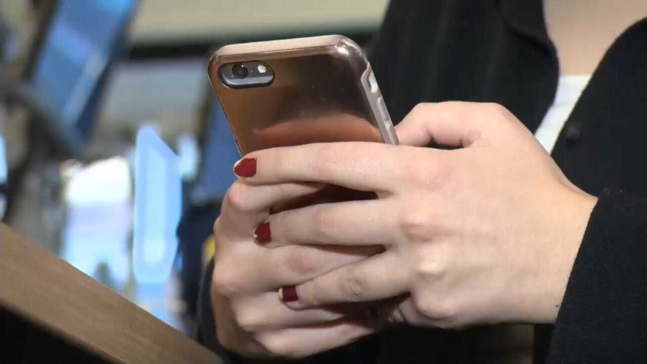 Officials Issue Warning About New FedEx/Amazon Texting Scam