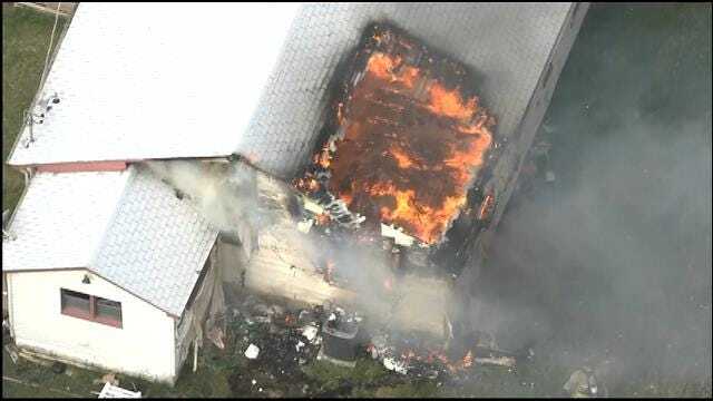 WEB EXTRA: Bob Mills SkyNews 9 HD Flies Over NE OKC House Fire