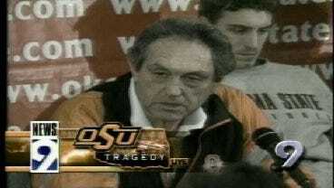 2001: Eddie Sutton, Players Hold News Conference After Plane Crash Tragedy