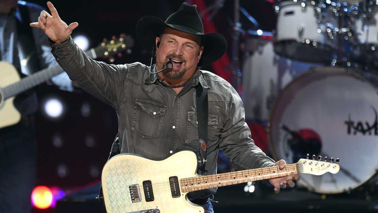 Garth Brooks To Receive Gershwin Prize For Popular Song