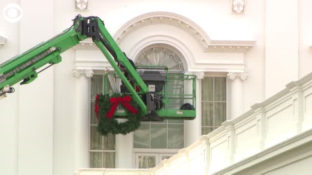 Watch: Crews Install Wreaths At The White House